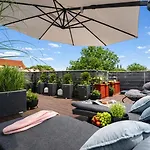 Διαμέρισμα Old Town With Private Rooftop Jacuzzi And The Sky Views ! Balcony Ac Wifi Parking *
