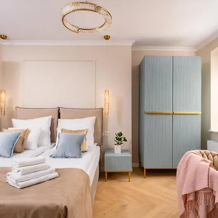 Old Town With Private Rooftop Jacuzzi And The Sky Views ! Balcony Ac Wifi Parking Apartment *