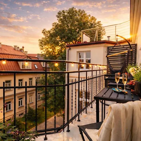 Apartment Old Town With Private Rooftop Jacuzzi And The Sky Views ! Balcony Ac Wifi Parking