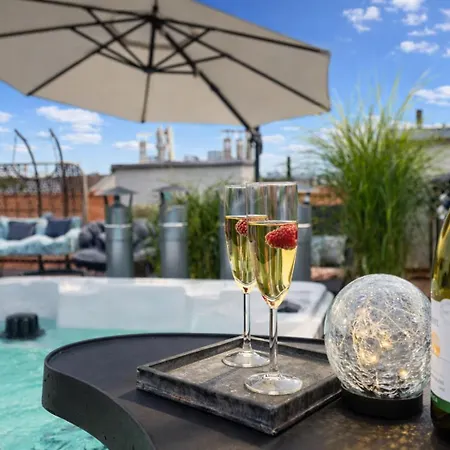 Old Town With Private Rooftop Jacuzzi And The Sky Views ! Balcony Ac Wifi Parking