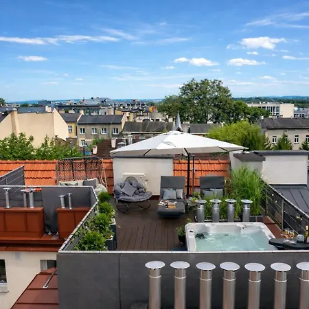 شقة Old Town With Private Rooftop Jacuzzi And The Sky Views ! Balcony Ac Wifi Parking كراكوفيا