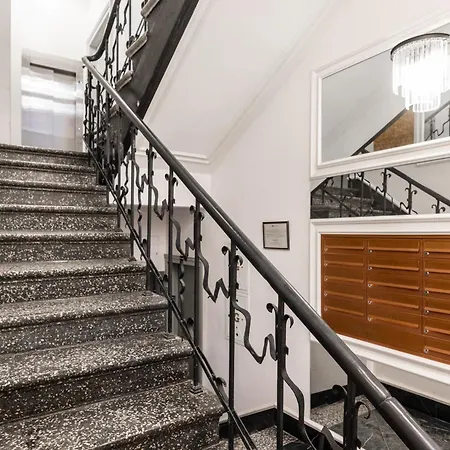 Old Town With Private Rooftop Jacuzzi And The Sky Views ! Balcony Ac Wifi Parking Apartment